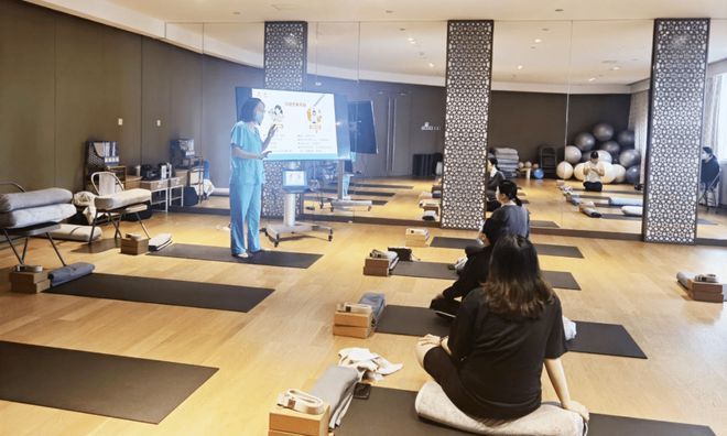 孕期體重控制：營養(yǎng)健康+孕期瑜伽運(yùn)動